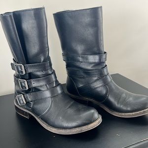 Black boots.  Ram-Rainy Size 7M